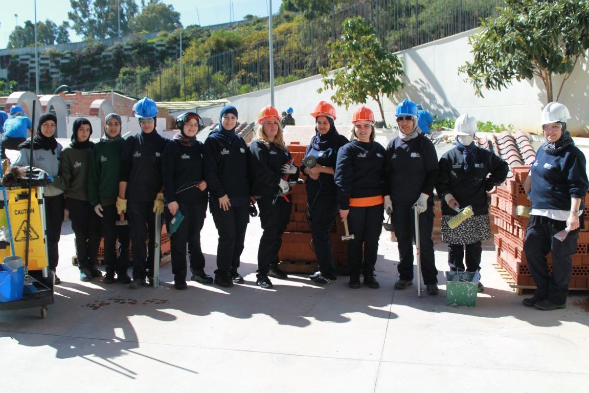 Las alumnas de la Escuela de la Construcción dan visibilidad a la mujer