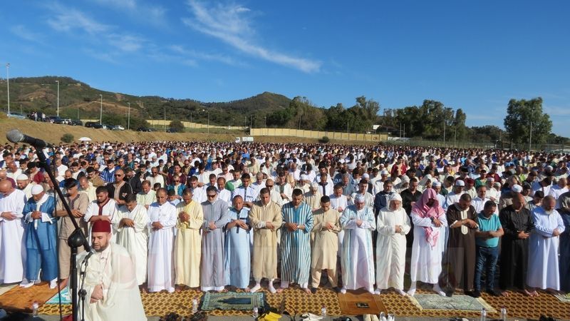 La comunidad musulmana celebra la Musal-la con un rezo multitudinario