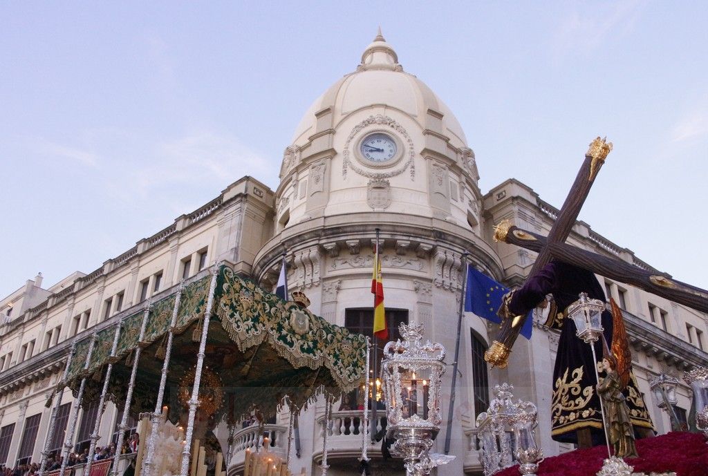 Madre e Hijo se encuentran nuevamente en una remodelada Plaza de África