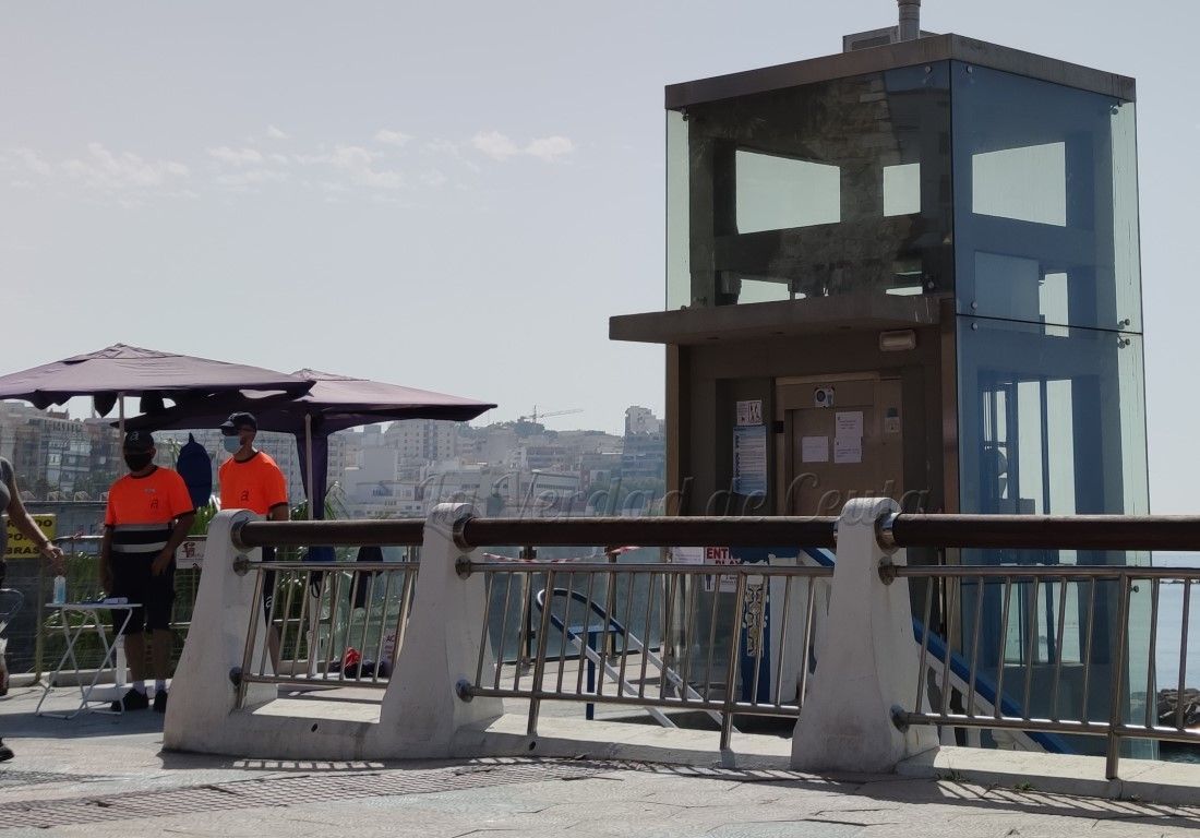 Los usuarios de la Playa del Chorrillo indignados por las averías constantes del ascensor