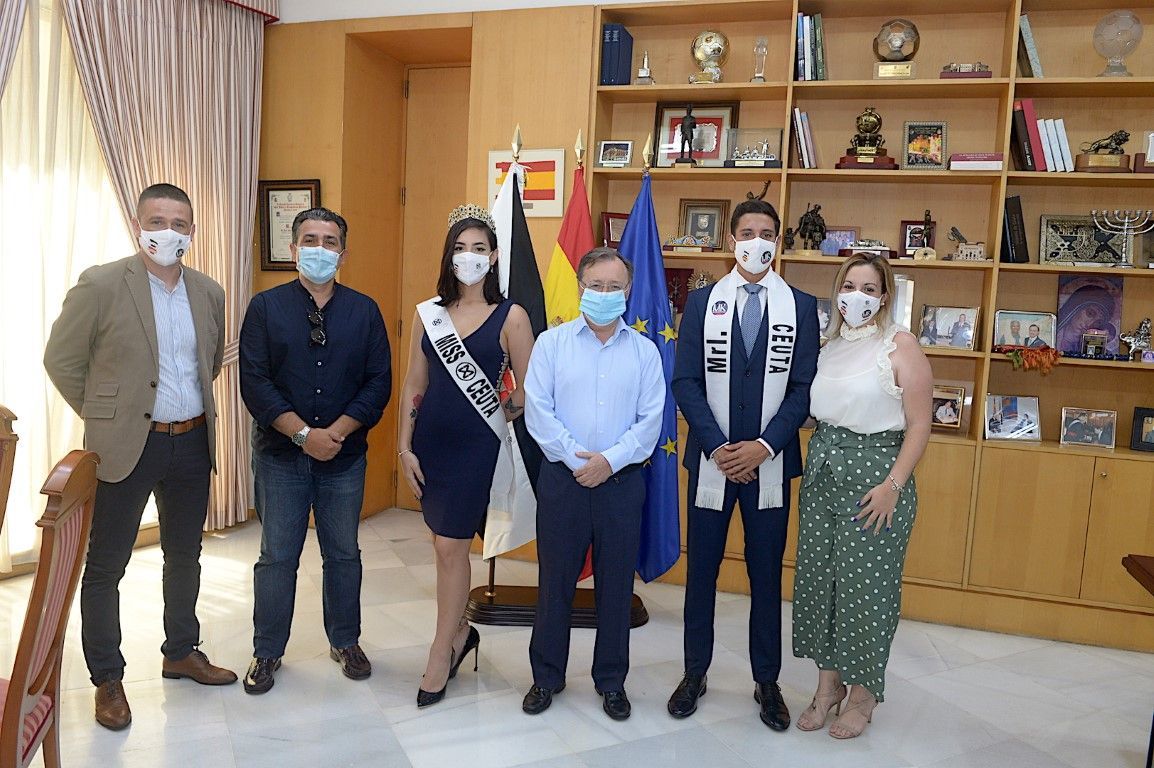Vivas recibe miss mister mundo 1