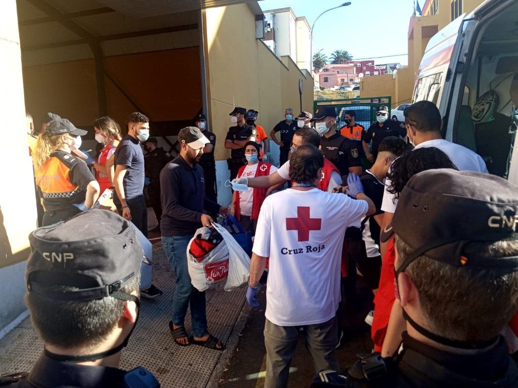 Ceuta “recupera” La Libertad: los marroquíes son llevados a la nave industrial del Tarajal