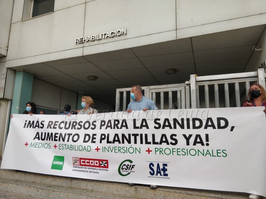 Primera concentración de los sindicatos ante la situación del sistema sanitario de Ceuta