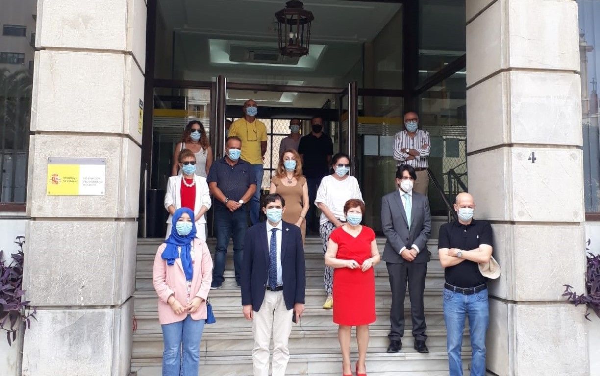 Delegación guarda un minuto de silencio por las últimas de la violencia machista