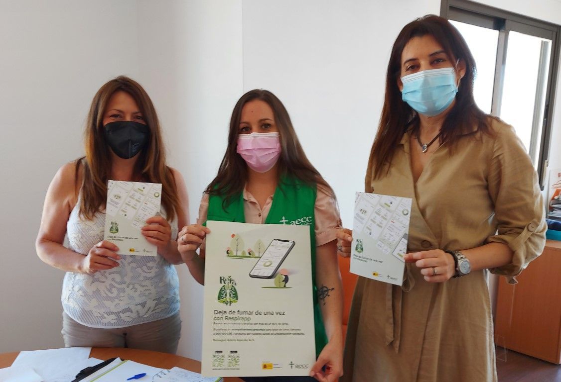 La AECC presenta a la Unidad de Tabaquismo  su nueva app para dejar de fumar 
