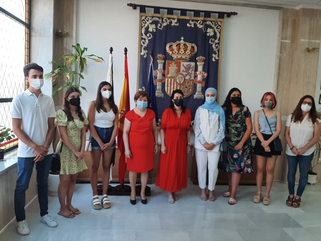 La Delegada recibe a los alumnos con mejores notas en al PREVAU