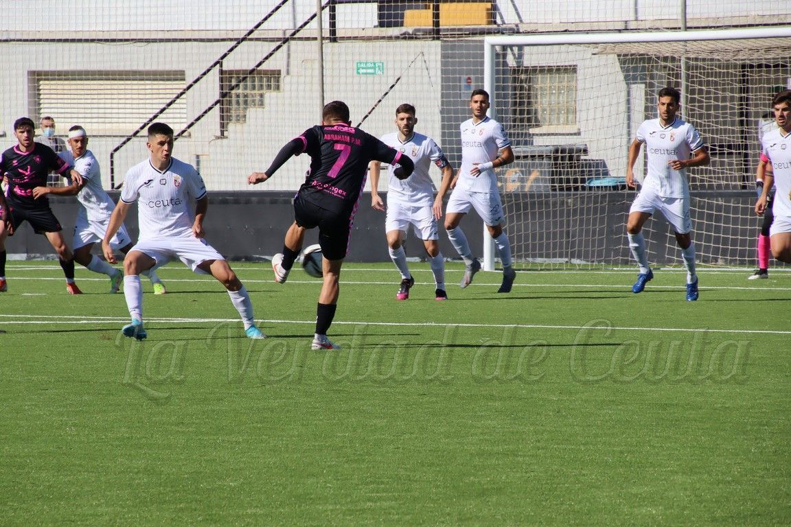 El Ceuta empata frente al Don Benito que jugó media hora con un hombre más (0-0)