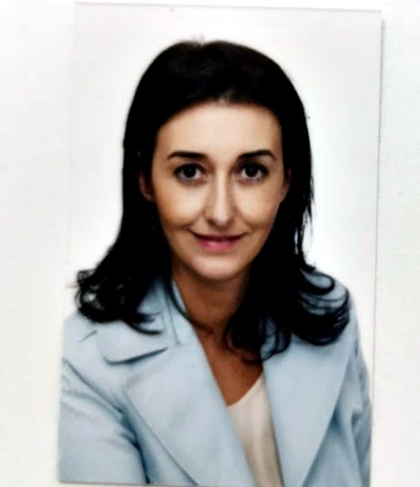 Yolanda Rodríguez es licenciada y Doctora en Comunicación Audiovisual por la Universidad de Sevilla.