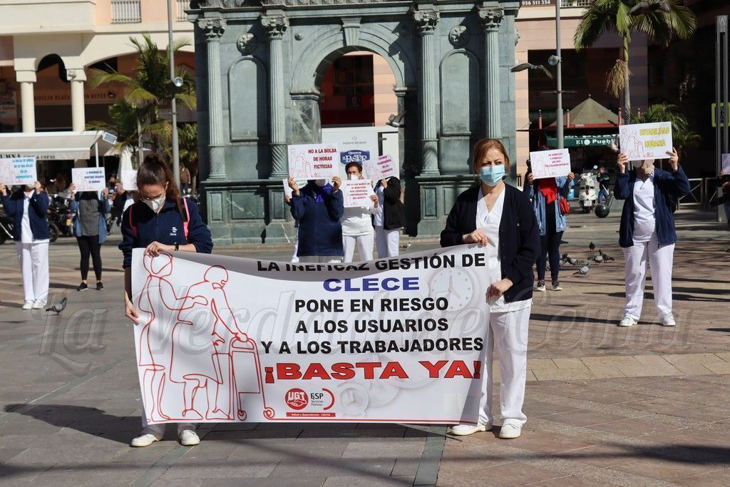 Las trabajadoras del Servicio de Ayuda a Domicilio de la Dependencia protestan por la gestión de CLECE