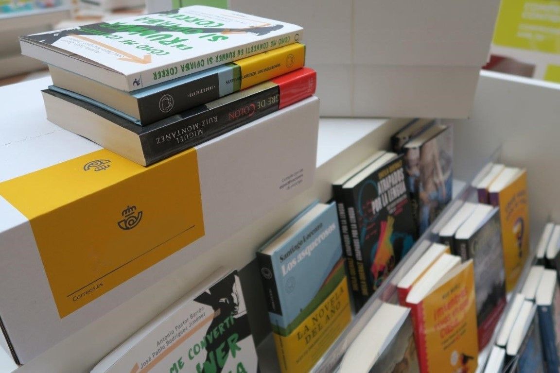 Correos celebra el Día del Libro y apoya a los libreros de Ceuta para que vendan también online