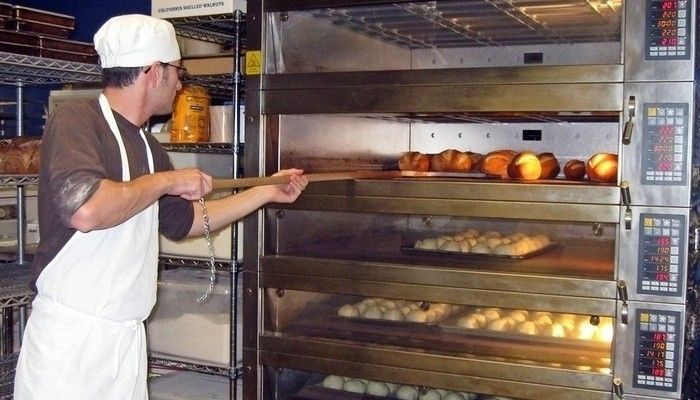 La falta de relevo generacional pone en peligro el futuro de las panaderías tradicionales en Ceuta