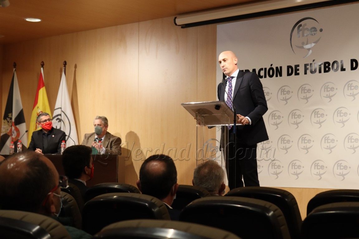 La Federación de Fútbol de Ceuta se reúne de urgencia para tratar el tema de Rubiales