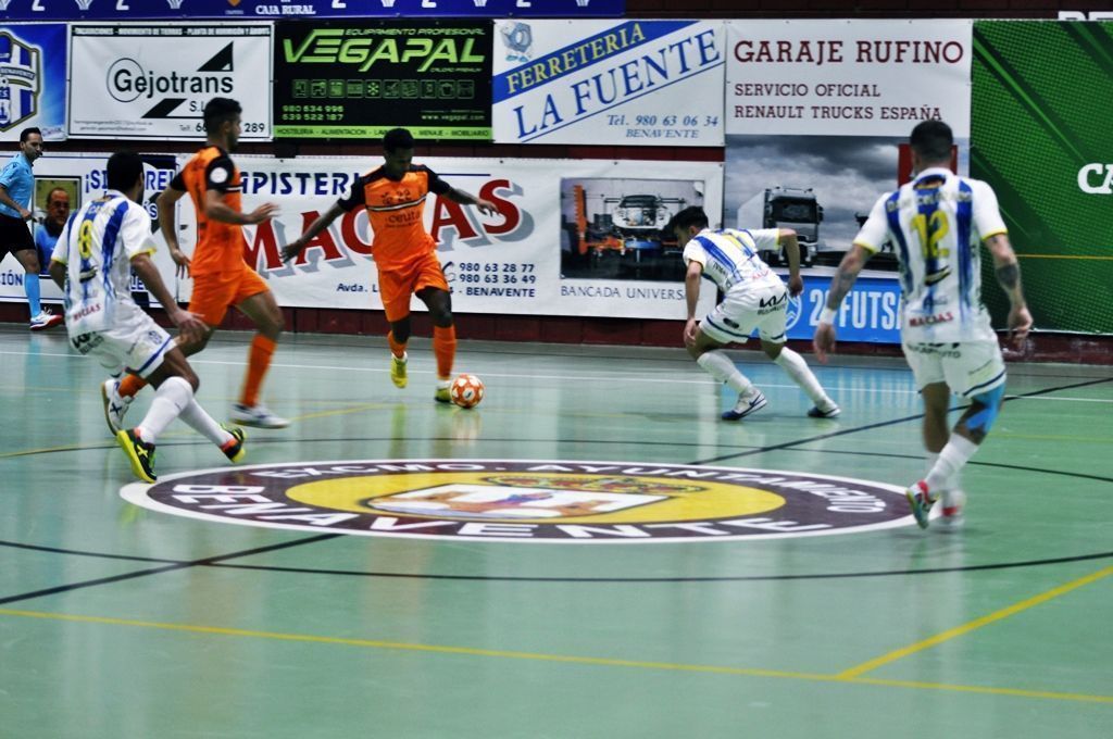 Victoria de la UA Ceutí en la pista del Atlético Benavente (3-4)