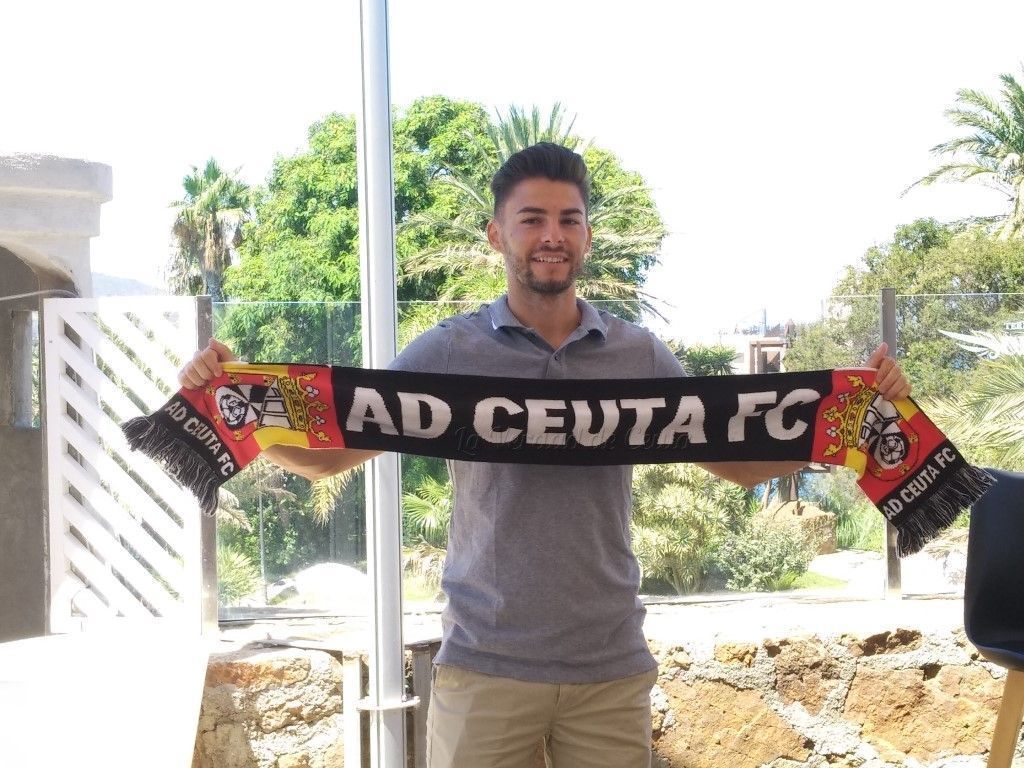Liberto, jugador de la AD Ceuta: “estoy encantado de estar aquí”