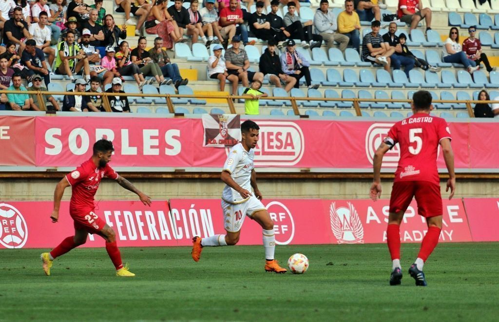 La AD Ceuta cae ante la Cultural Leonesa (2-0)