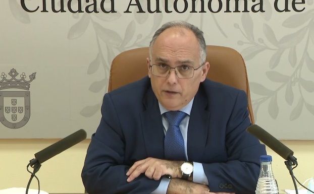La Ciudad busca una salida a los 16 ceutíes que viven en la nave del Tarajal