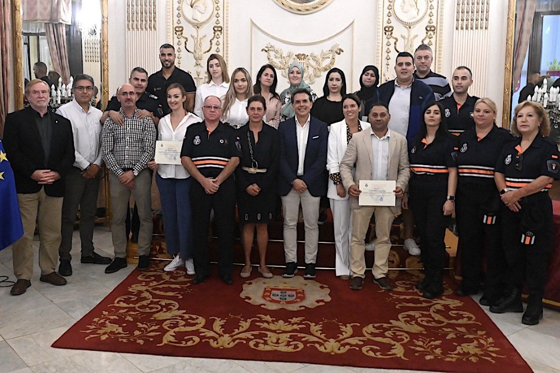 El Salón del Trono acoge la entrega de diplomas a los nuevos Voluntarios de Protección Civil