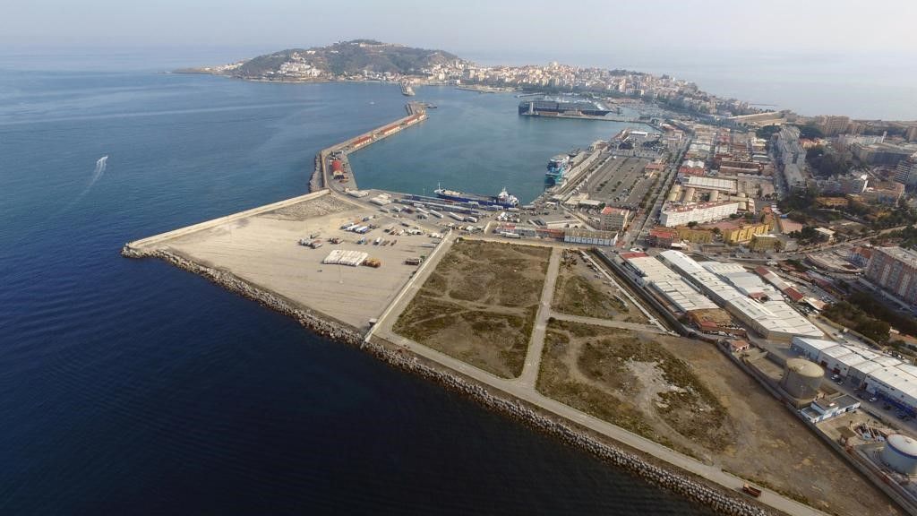 CECE respalda la decisión del Puerto y rechaza el uso de terrenos portuarios para un asentamiento de inmigrantes