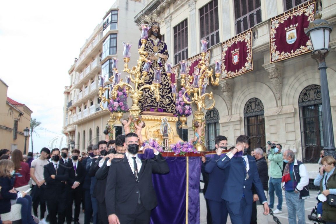 Medinaceli y María Santísima de los Dolores reciben el calor de Ceuta este Lunes Santo