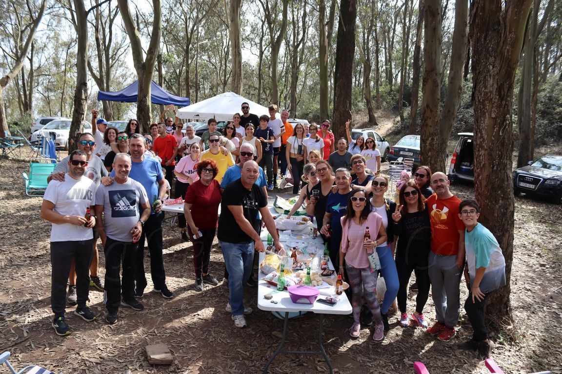 Cientos de ceutíes celebran "La Mochila" en los montes