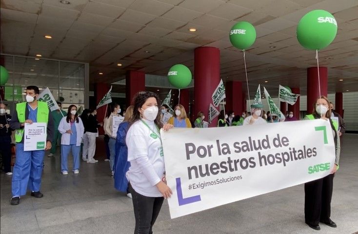 Enfermeras y fisioterapeutas protestan por la “extrema gravedad” de la salud del Hospital de Ceuta