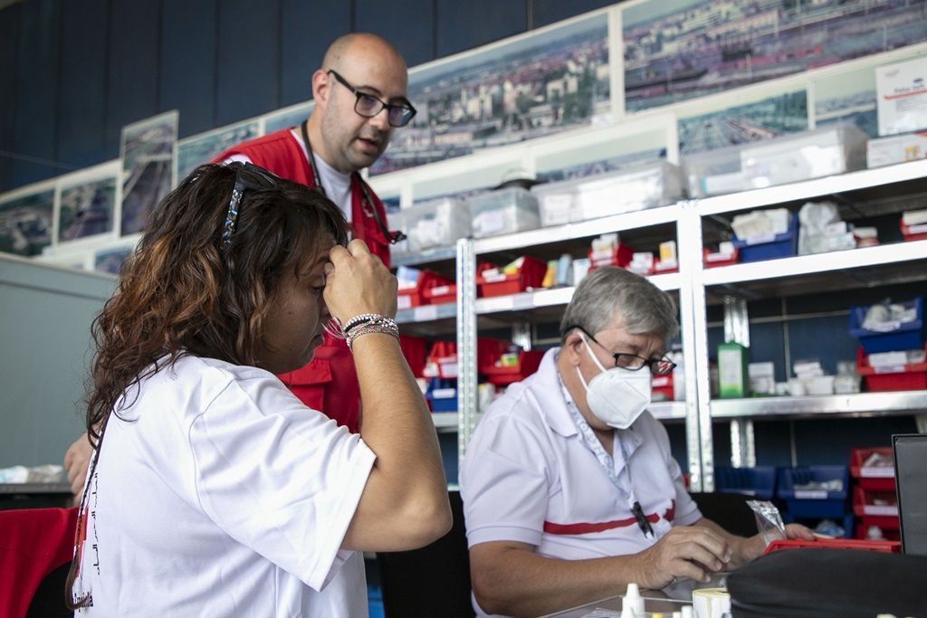 Más de cien personas son cooperantes a través de la Cruz Roja Española