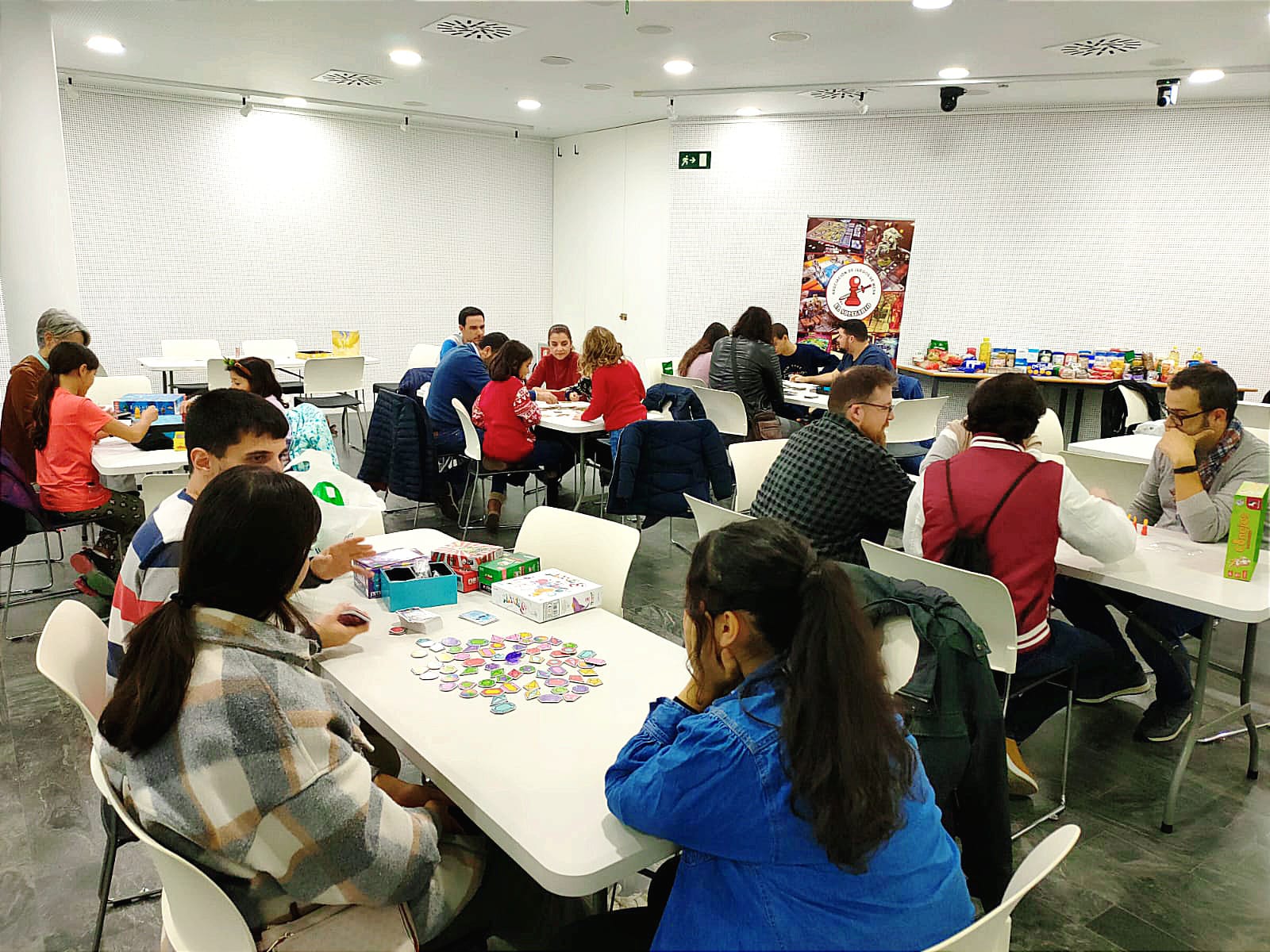 ‘El Solitario’ aporta su granito  solidario con juegos de mesa