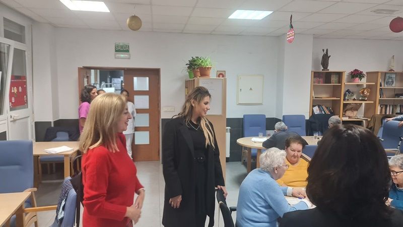 La consejera de Sanidad visita las instalaciones de la Casa Nuestra Señora de los Ángeles y del centro de día