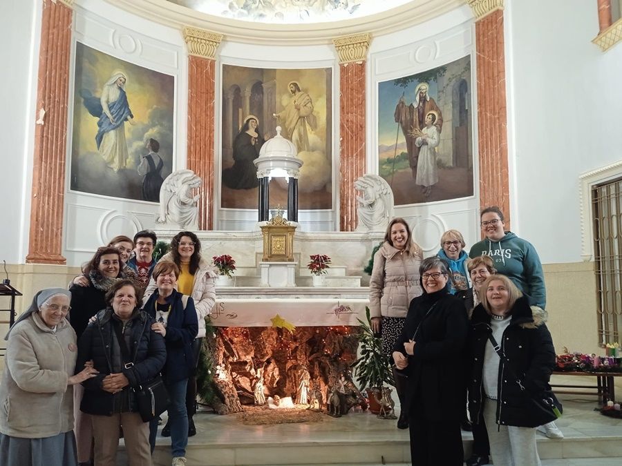 Entrega del proyecto “Azalea” a las Adoratrices