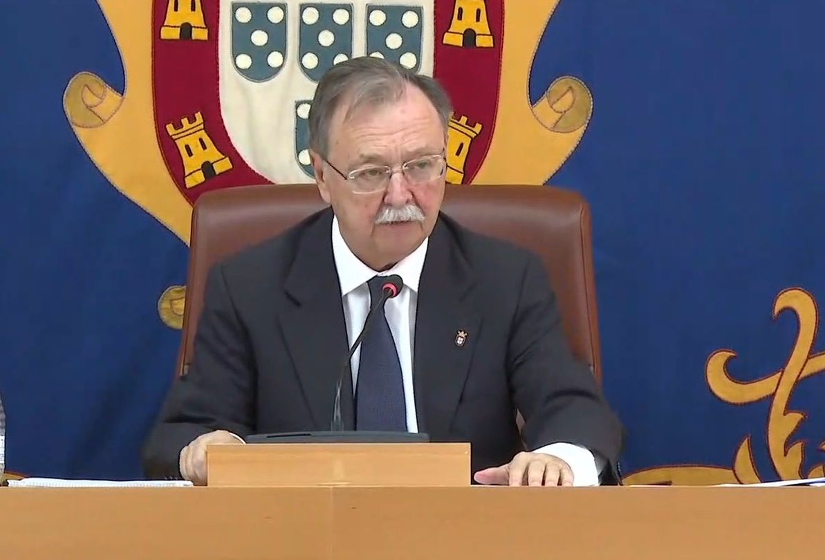 Vivas se siente ofendido y responde a Mustafa: “Tú quieres dividir Ceuta entre moros y cristianos”.