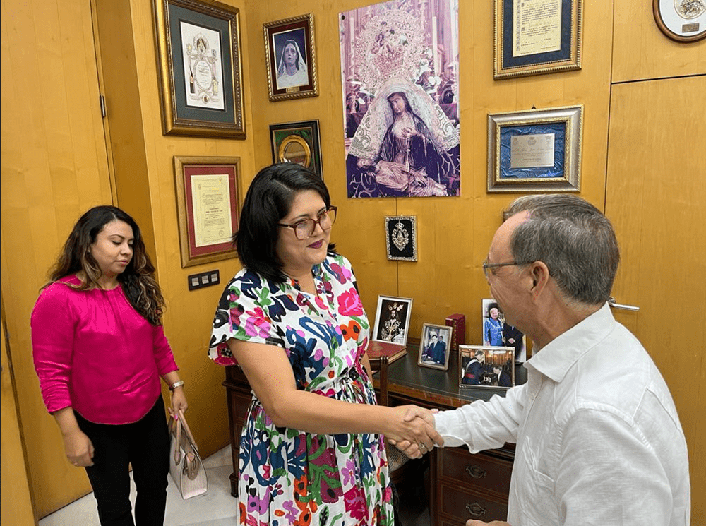 Vivas y García reciben a la cónsul general del Consulado de Ecuador en Málaga