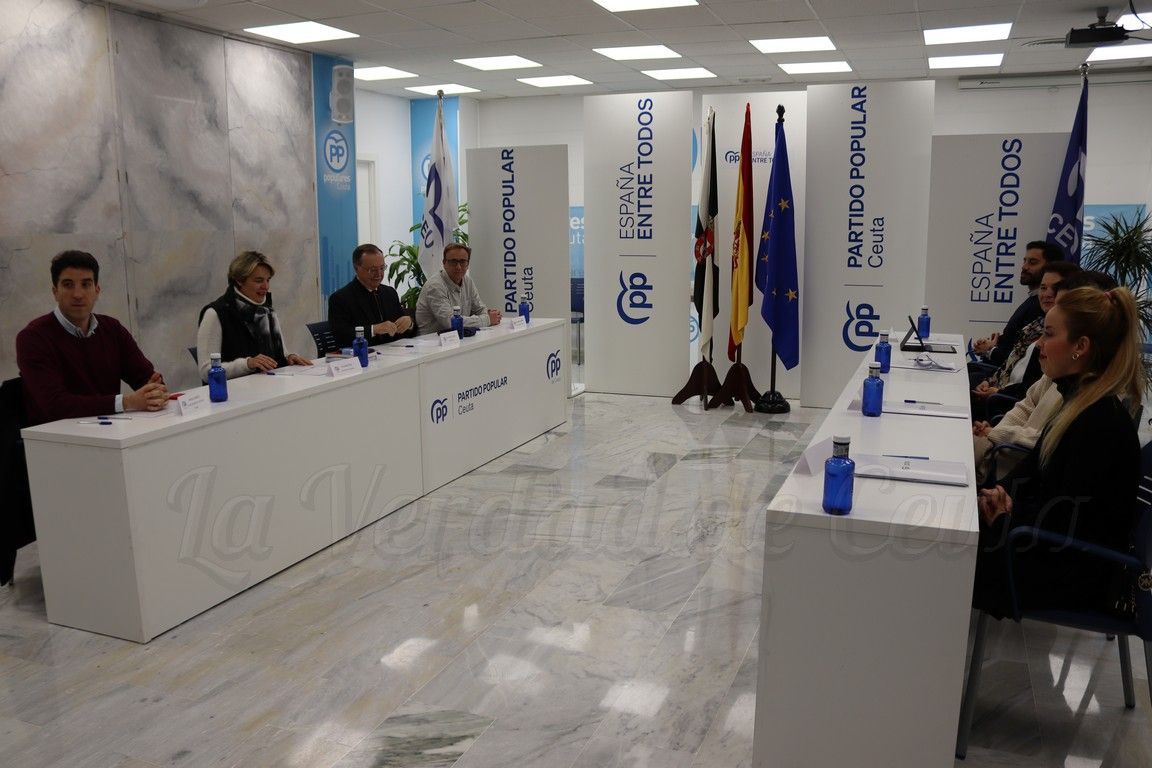 Alejandro Ramírez, número 2, y Kissy Chandiramani, número 3, en la lista del PP