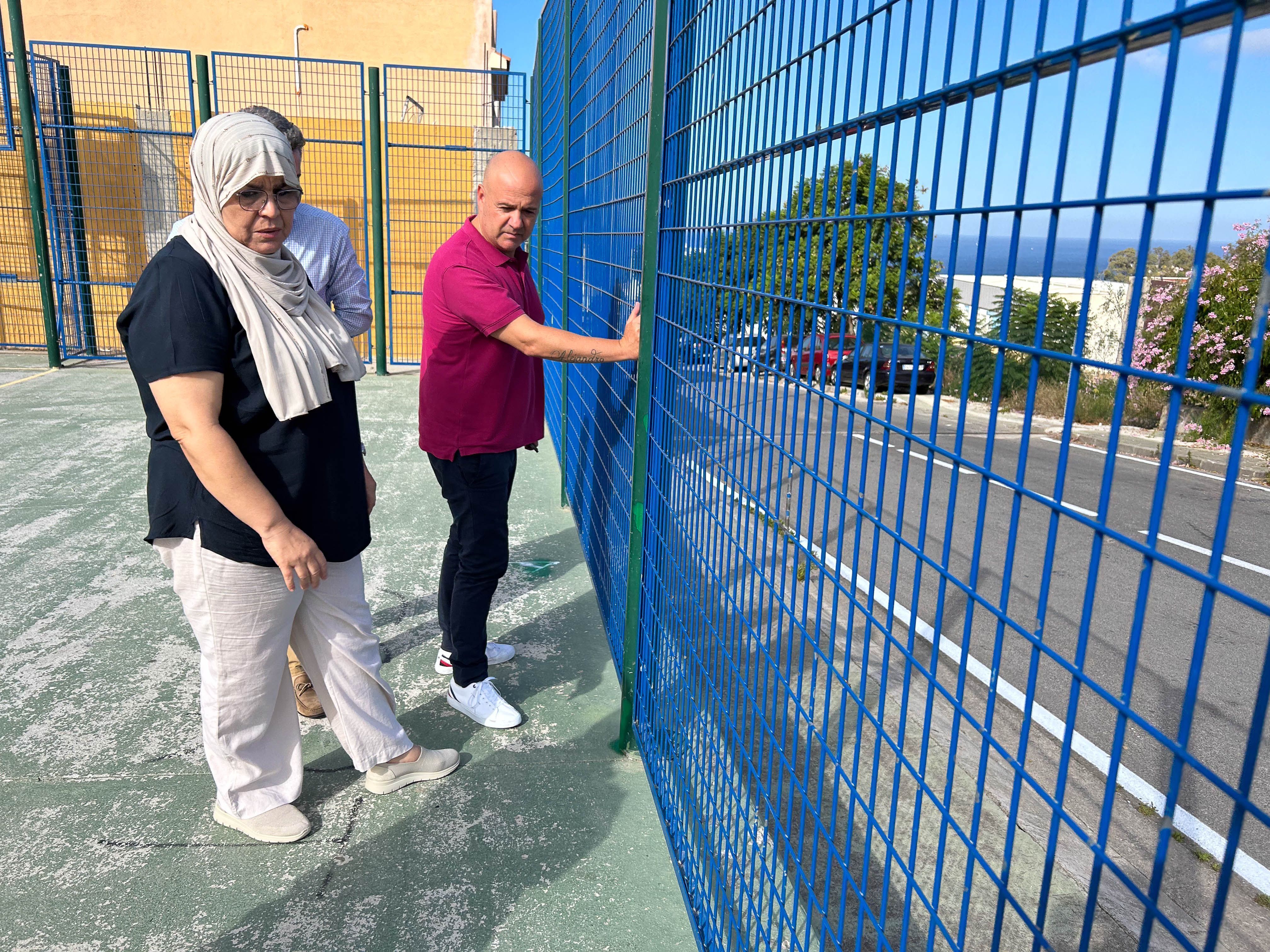 El PSOE urge al Gobierno a reparar la pista polideportiva de Cortijo Moreno