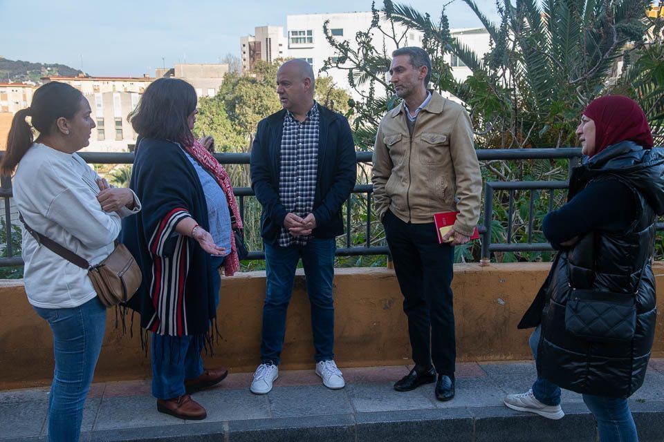 Juan Gutiérrez visita el Grupo Virgen de la Palma y lamenta su abandono