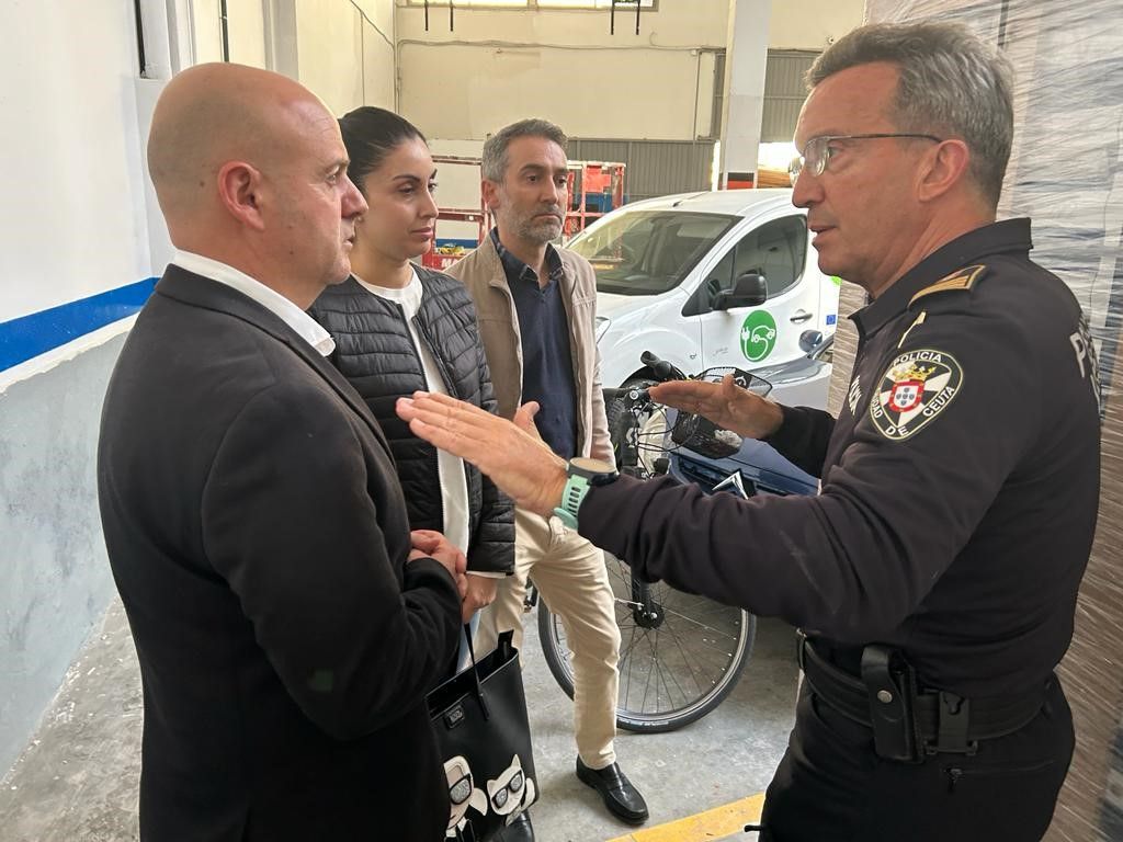 El PSOE visita las instalaciones de la Policía Local para conocer sus necesidades y carencias