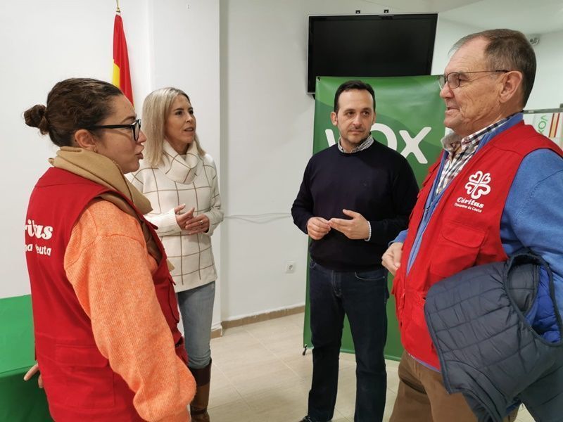 Vox Ceuta entrega a Cáritas todo lo donado durante su campaña de recogida de juguetes