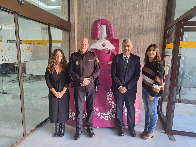 El delegado del Gobierno recibe a Rafael Mejías, Premio Menina 2023