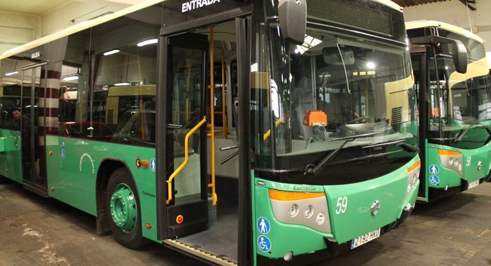 La línea 8 de autobuses retoma su recorrido normal en el Príncipe escoltada por la Policía Local