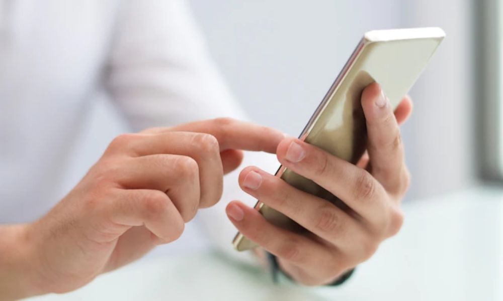 Un estudio demuestra científicamente que lo que nos vuelve adictos no es el teléfono móvil, sino la interacción social que nos permite