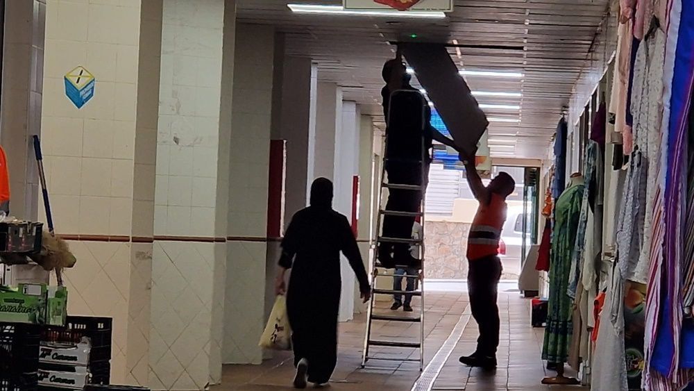 Concesionarios y usuarios exigen la reparación del aire acondicionado del Mercado de Hadú