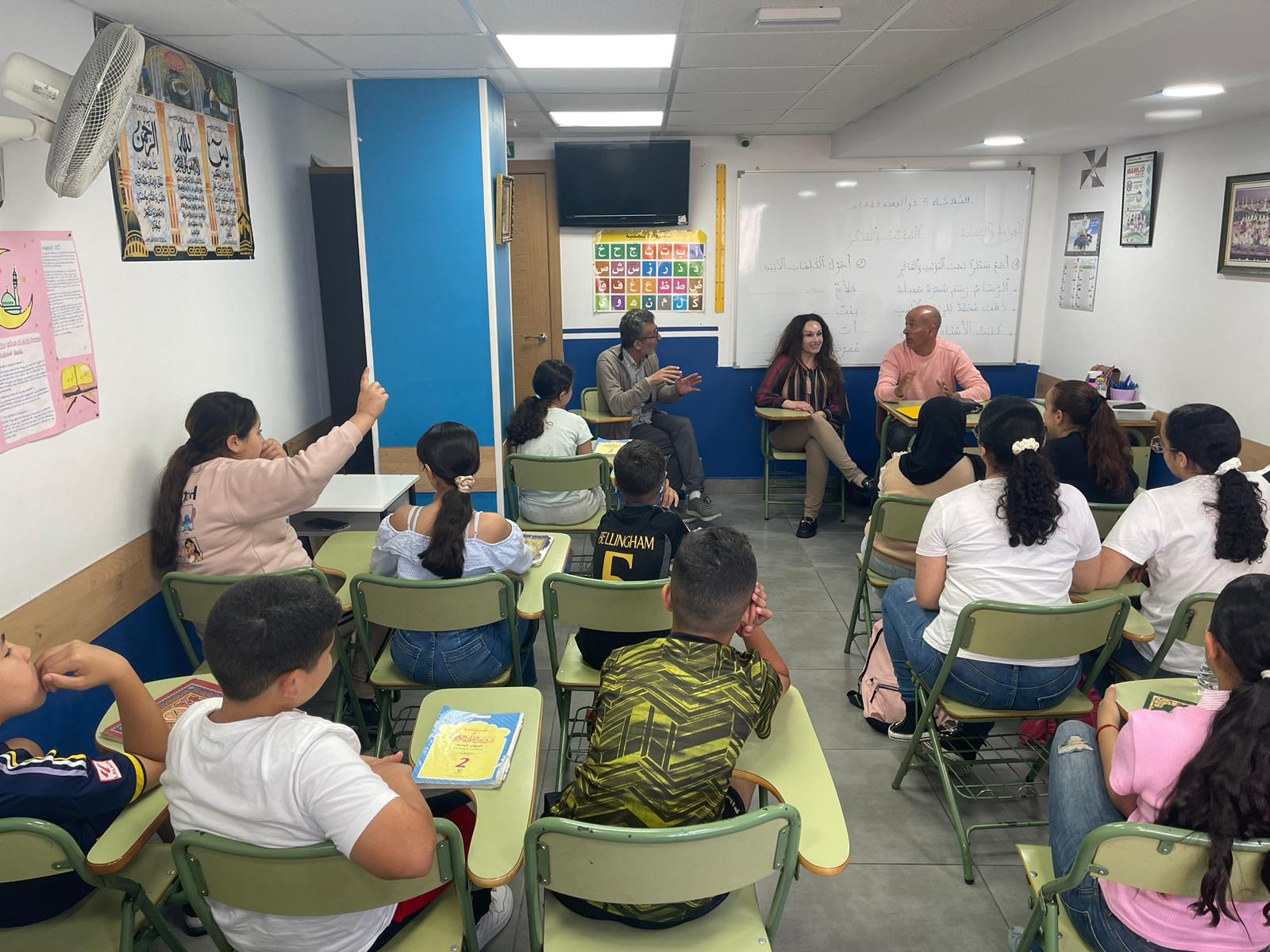 La Hermandad "El Ángulo" realiza una charla informativa en Al Idrissi