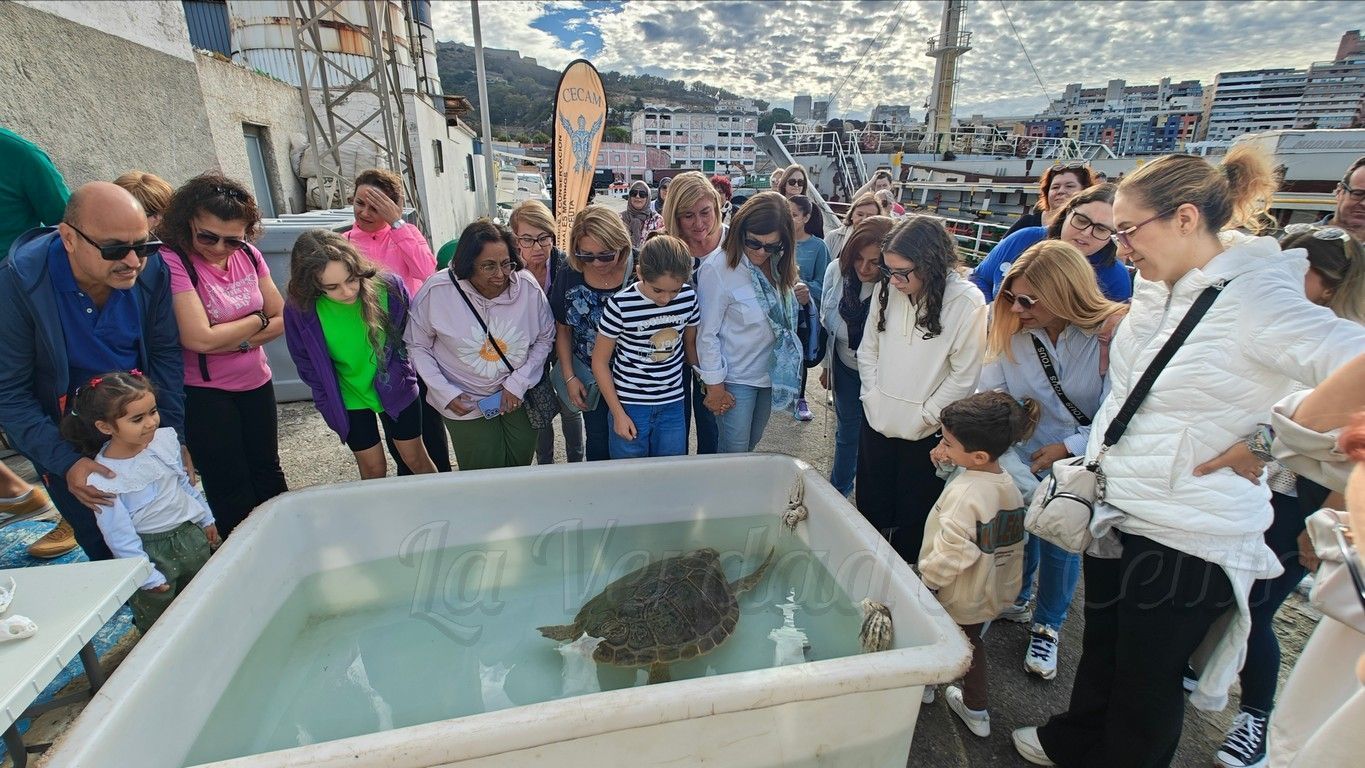 Alumnas de Centro Global 2, con amigos y familiares, realizan una visita al CECAM