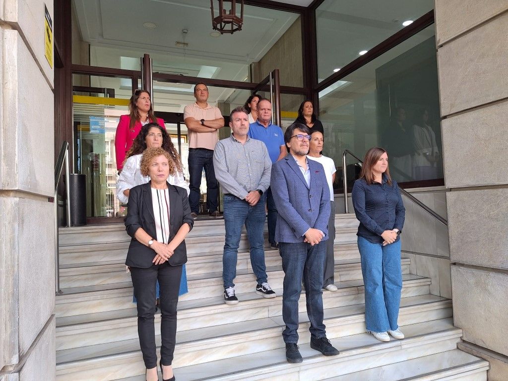 La Delegación del Gobierno guarda un minuto de silencio por otras dos nuevas víctimas de violencia de género