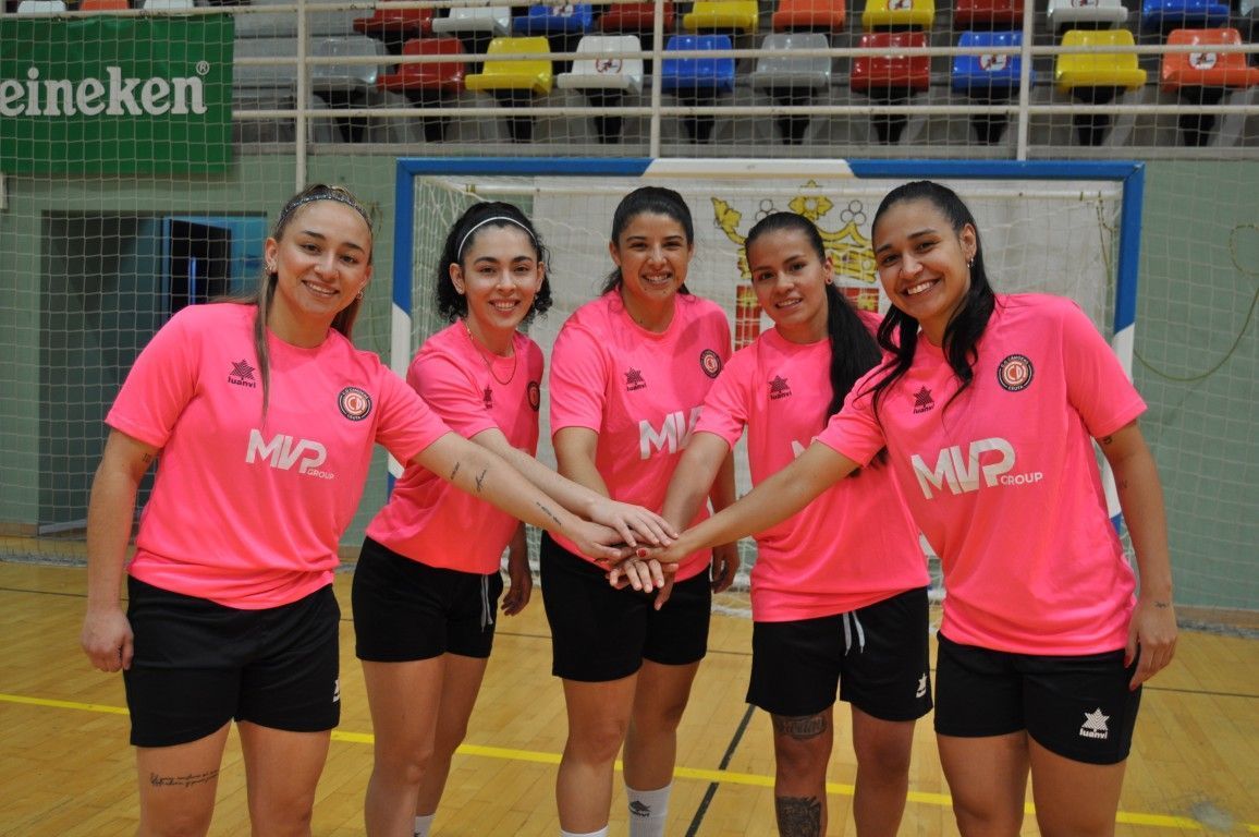 Cinco jugadoras suramericanas, al rescate del CD Camoens