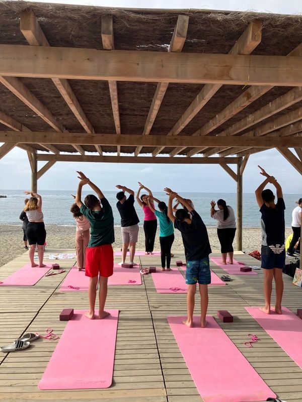 El Siete Colinas desarrolla la actividad “Yoga en el recreo”