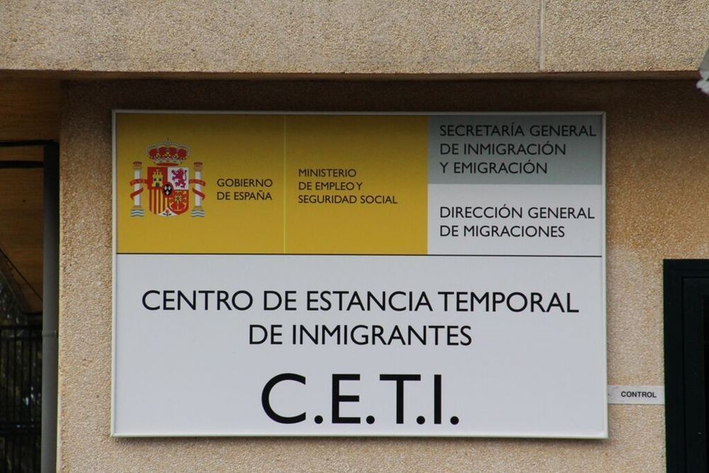Andalucía acoge a 77 inmigrantes de Ceuta en una de las salidas más numerosas