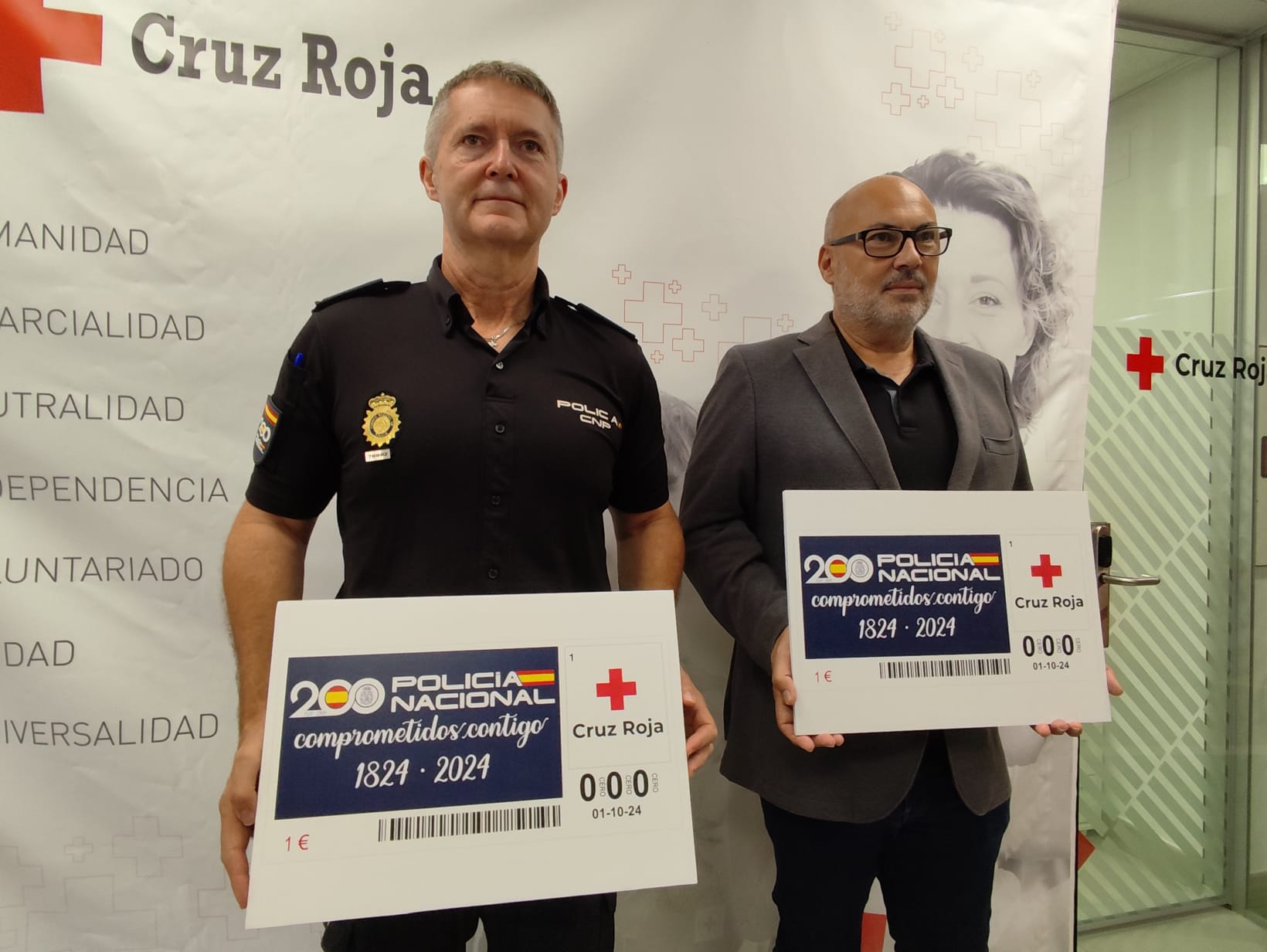 Cruz Roja presenta un cupón especial de la Policía Nacional para conmemorar el bicentenario del Cuerpo