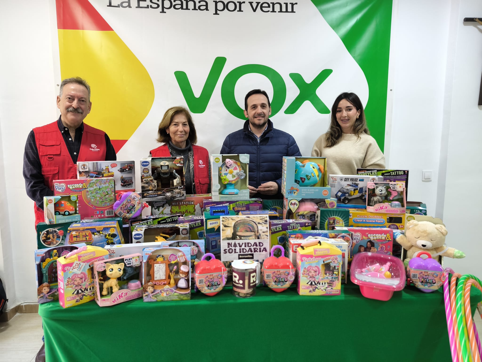 VOX Ceuta entrega a Cáritas Castrense los juguetes recogidos durante su campaña navideña