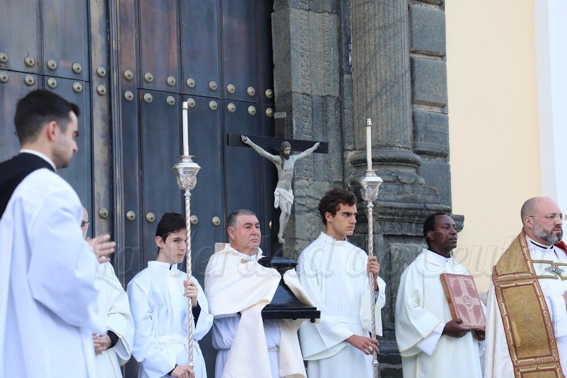 El Cristo de los Afligidos regresa a su hornacina tras el acto vandálico