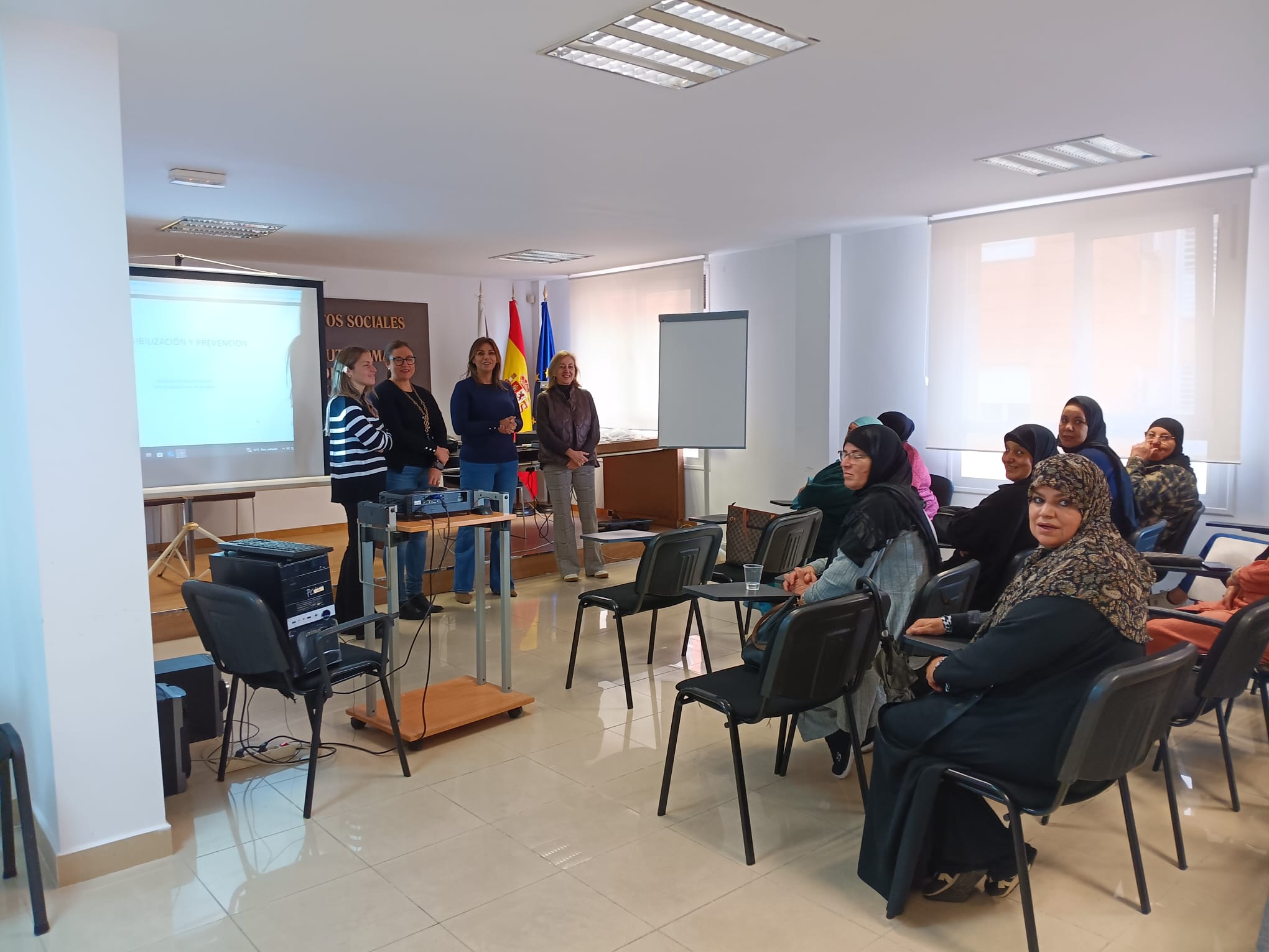 La Consejería de Asuntos Sociales impulsa una charla formativa impartida por la asociación ACMUMA